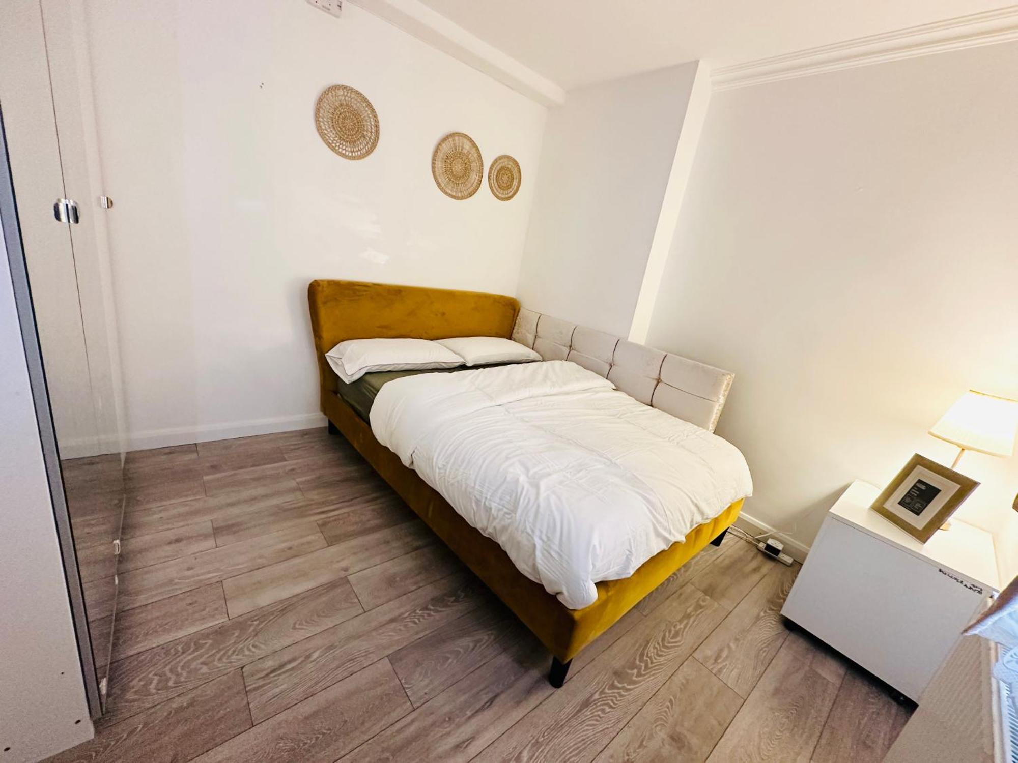 Beautiful Home In London With Easy Access To Central London Sutton  Buitenkant foto