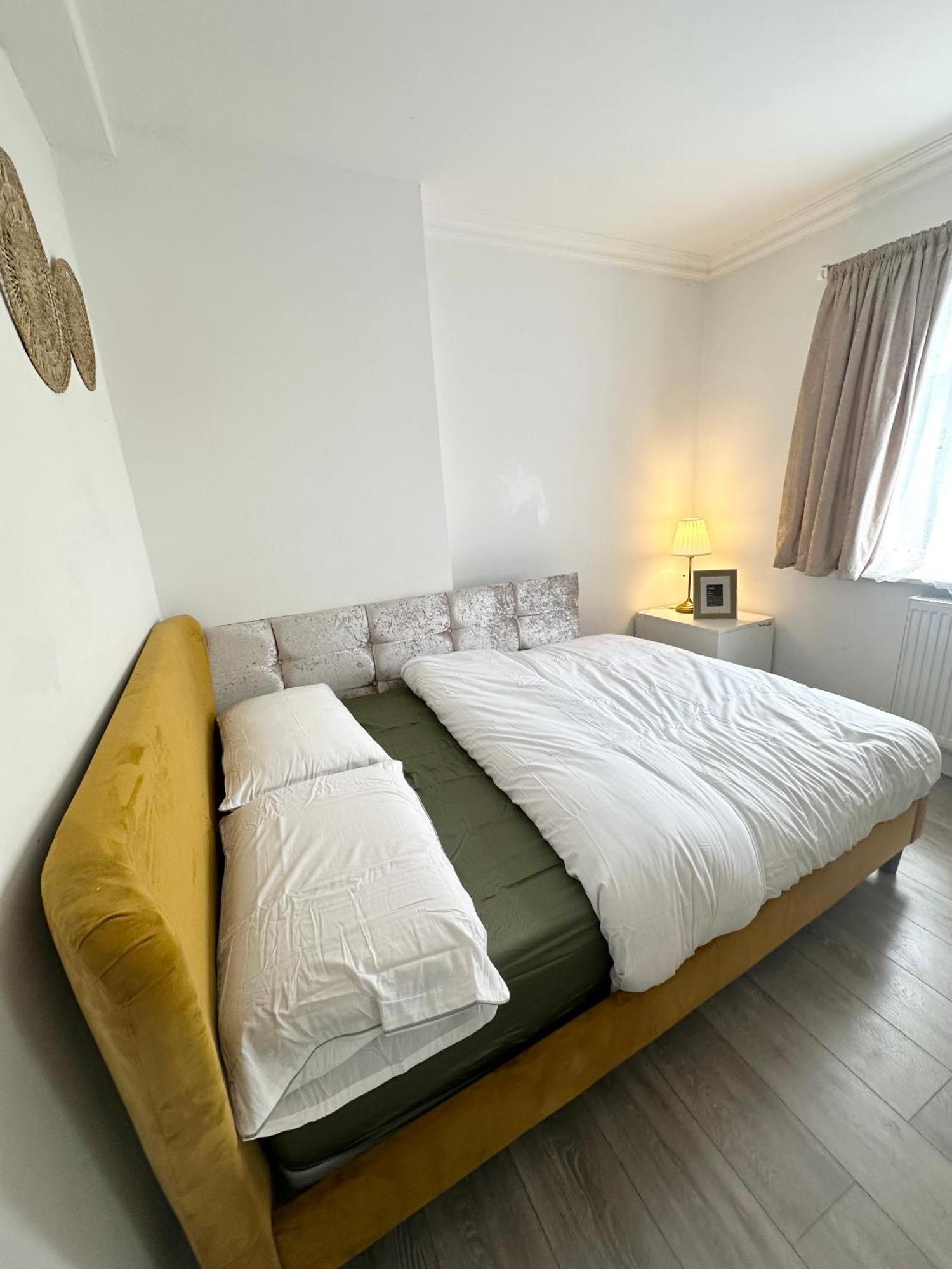 Beautiful Home In London With Easy Access To Central London Sutton  Buitenkant foto