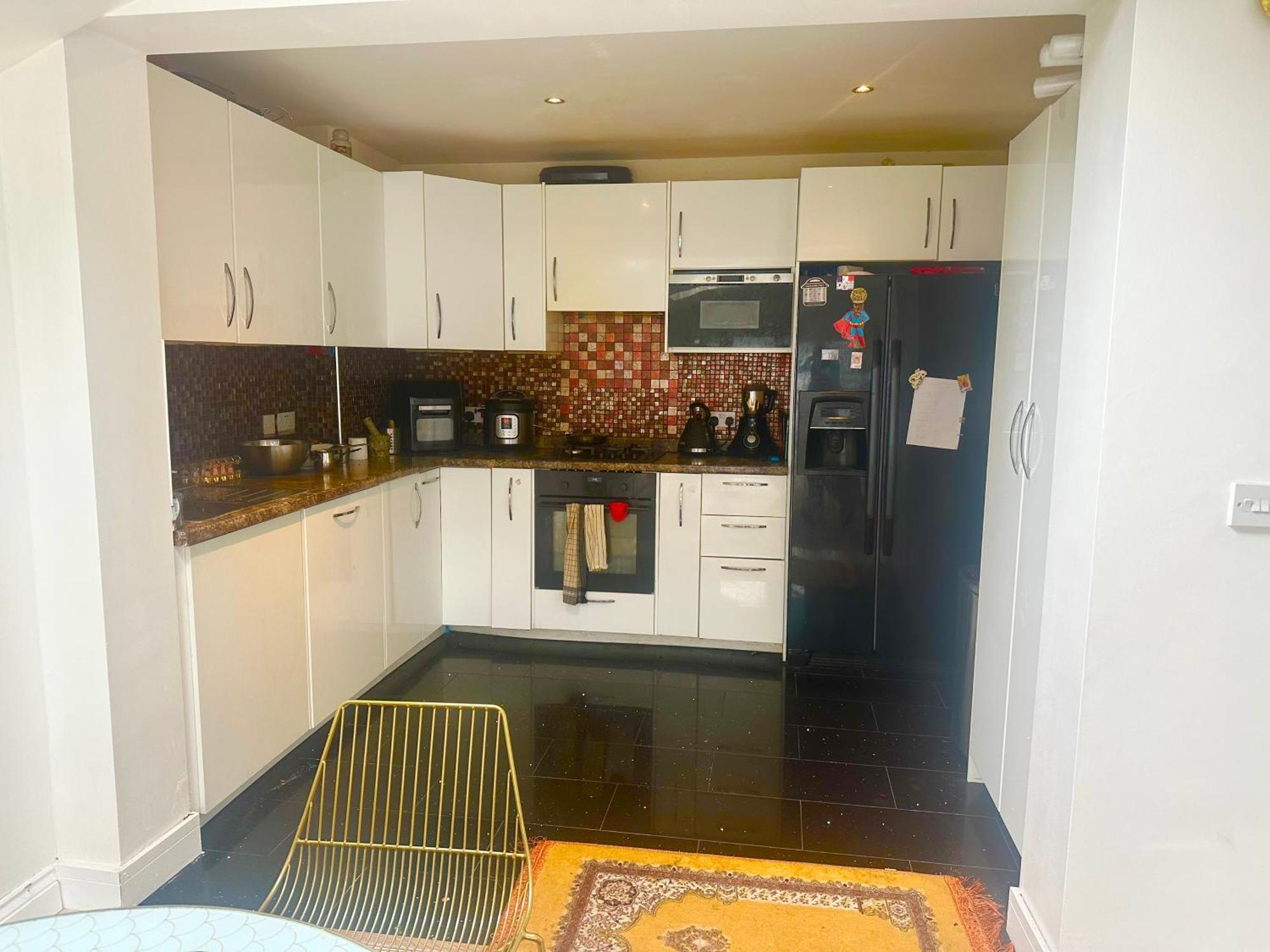 Beautiful Home In London With Easy Access To Central London Sutton  Buitenkant foto
