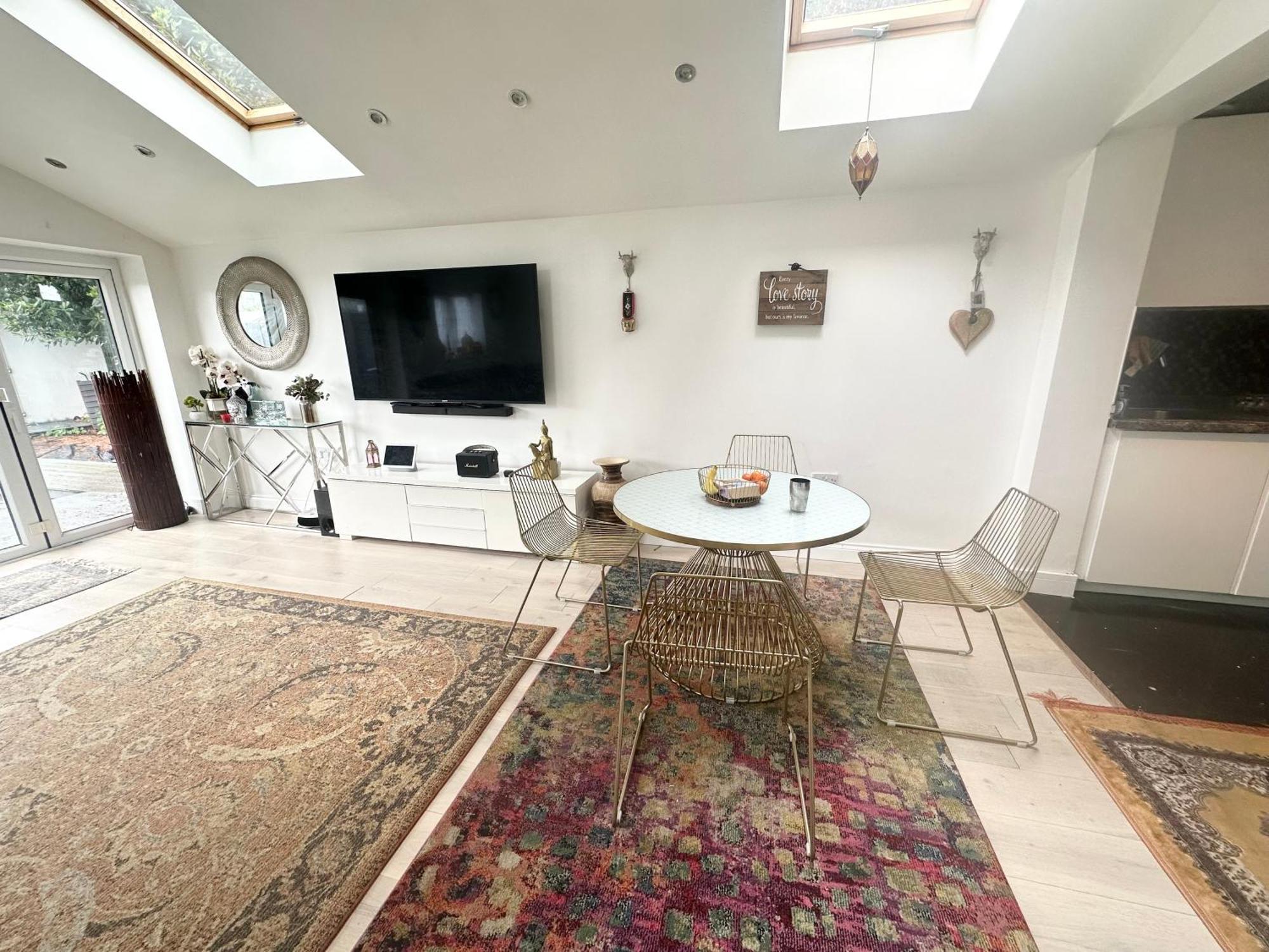 Beautiful Home In London With Easy Access To Central London Sutton  Buitenkant foto