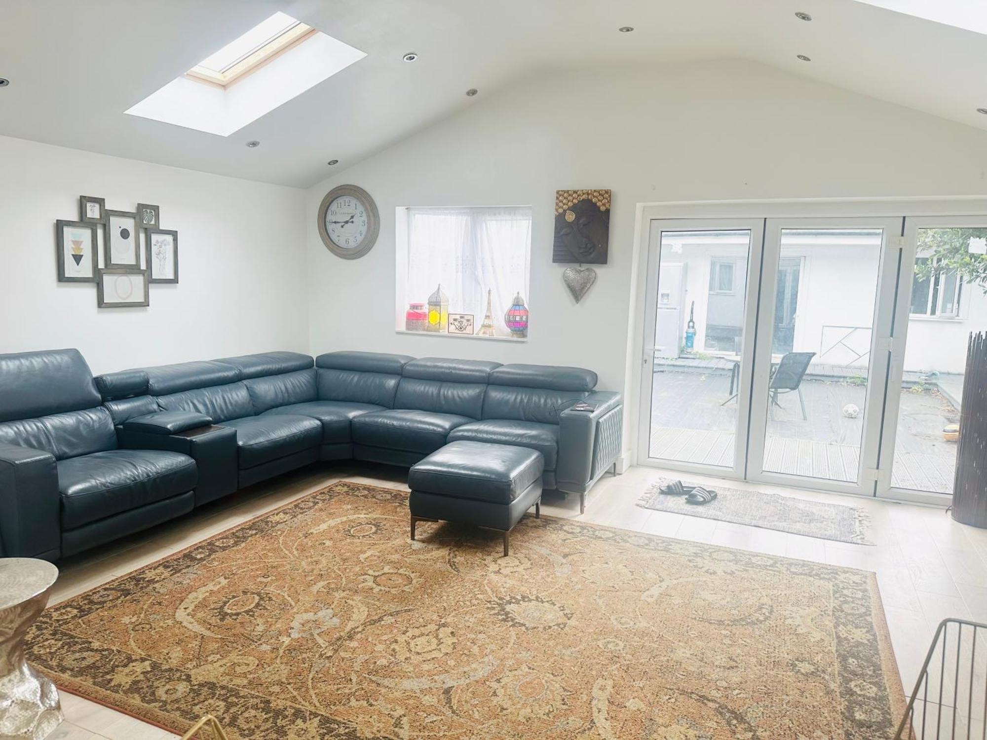 Beautiful Home In London With Easy Access To Central London Sutton  Buitenkant foto