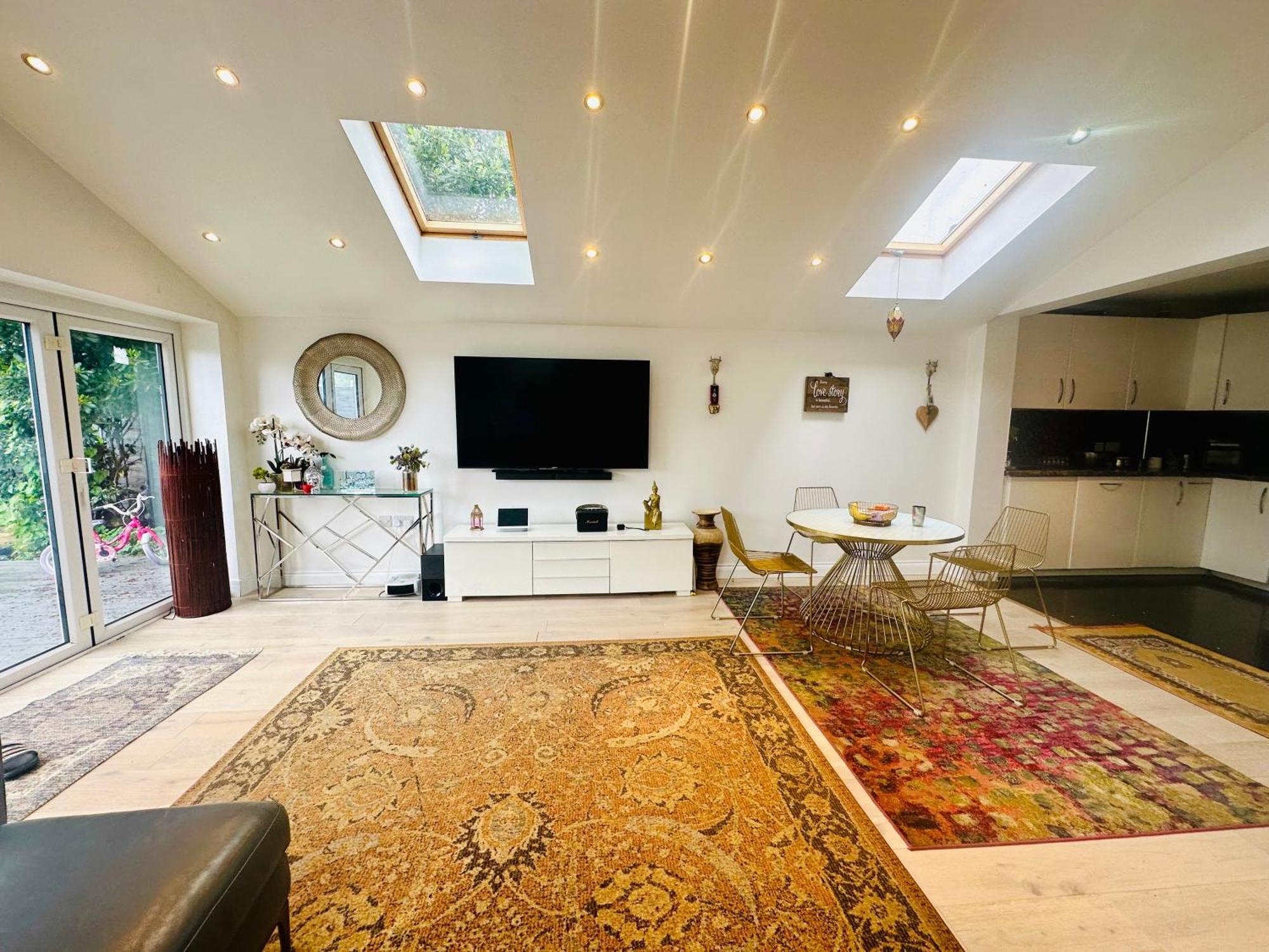 Beautiful Home In London With Easy Access To Central London Sutton  Buitenkant foto