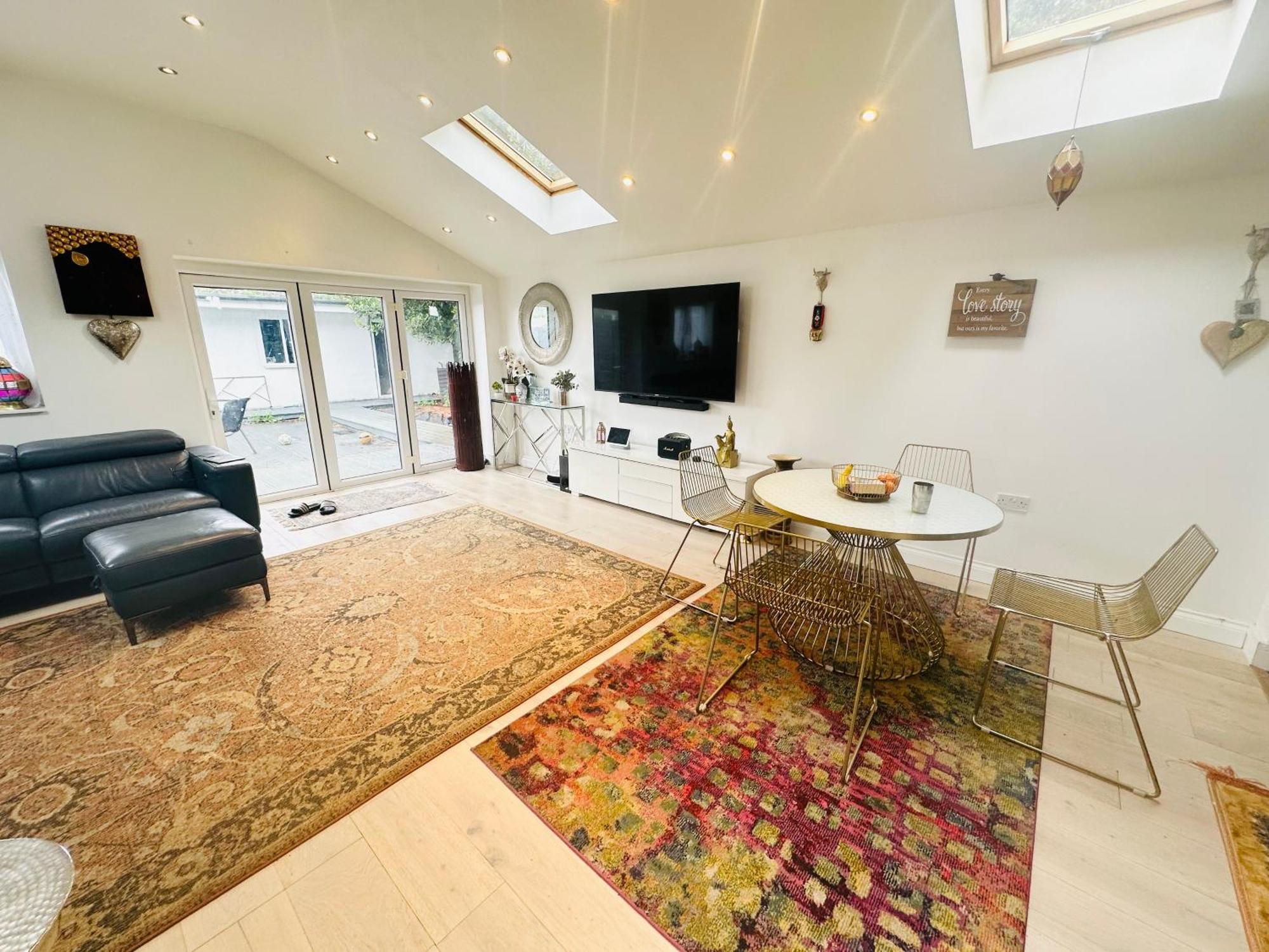 Beautiful Home In London With Easy Access To Central London Sutton  Buitenkant foto