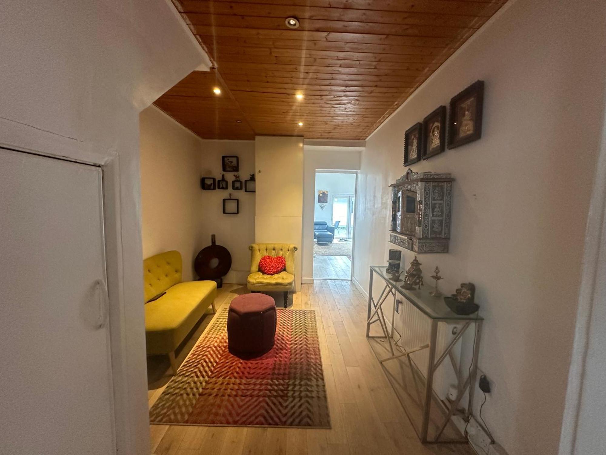 Beautiful Home In London With Easy Access To Central London Sutton  Buitenkant foto