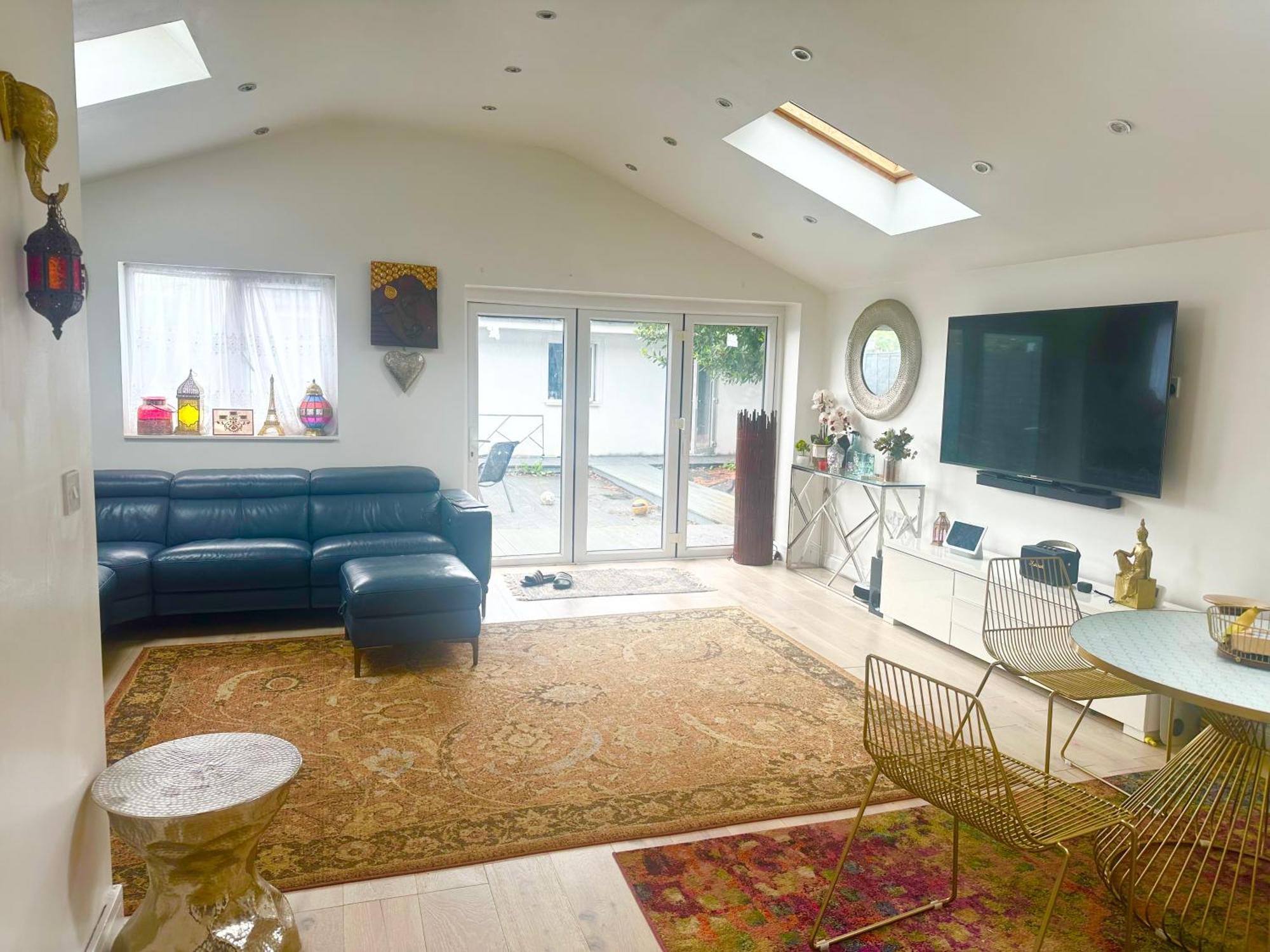 Beautiful Home In London With Easy Access To Central London Sutton  Buitenkant foto
